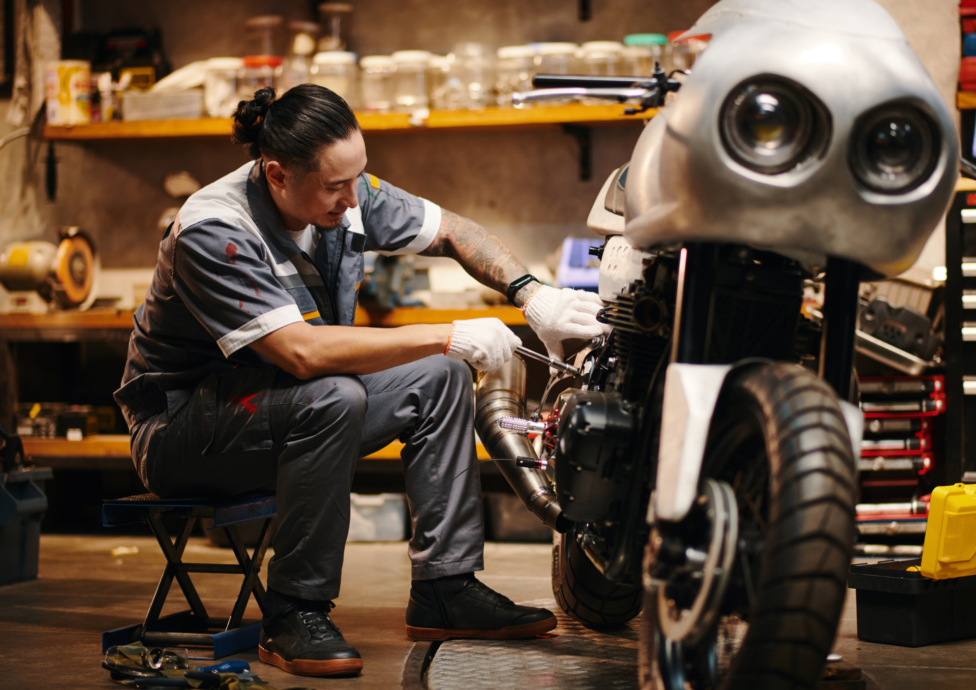Mobile Motorcycle Mechanic for Chain, Sprocket, and Drive Issues